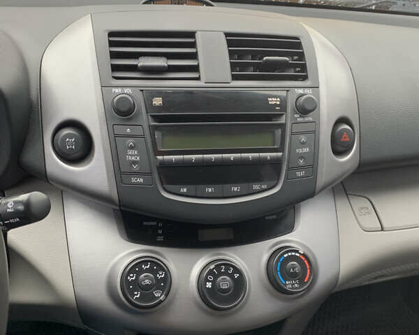 Серый Тойота РАВ 4, объемом двигателя 2.4 л и пробегом 290 тыс. км за 7495 $, фото 9 на Automoto.ua