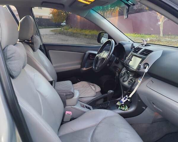 Серый Тойота РАВ 4, объемом двигателя 2.4 л и пробегом 283 тыс. км за 8200 $, фото 4 на Automoto.ua