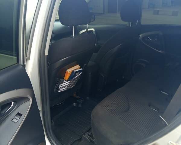 Серый Тойота РАВ 4, объемом двигателя 2.2 л и пробегом 257 тыс. км за 9000 $, фото 11 на Automoto.ua