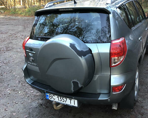Серый Тойота РАВ 4, объемом двигателя 2 л и пробегом 257 тыс. км за 7900 $, фото 4 на Automoto.ua