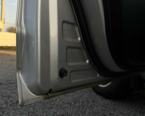 Сірий Тойота РАВ 4, об'ємом двигуна 2 л та пробігом 238 тис. км за 9999 $, фото 45 на Automoto.ua