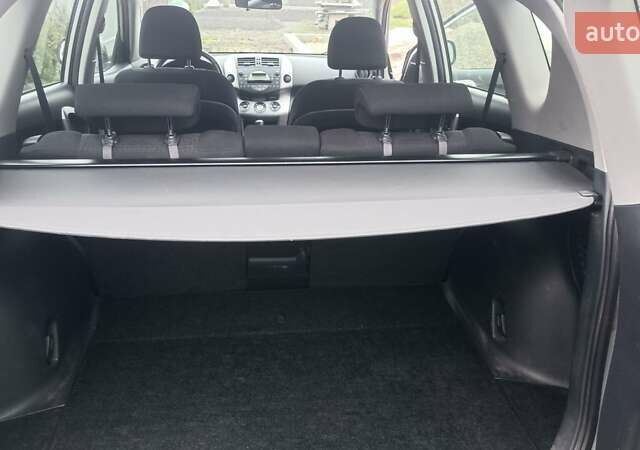 Сірий Тойота РАВ 4, об'ємом двигуна 2.2 л та пробігом 259 тис. км за 8950 $, фото 6 на Automoto.ua