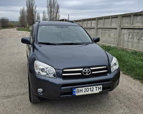 Серый Тойота РАВ 4, объемом двигателя 2 л и пробегом 225 тыс. км за 8500 $, фото 4 на Automoto.ua