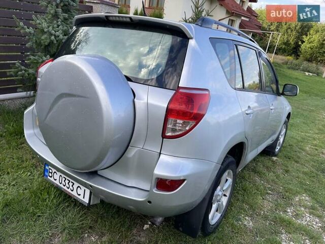 Серый Тойота РАВ 4, объемом двигателя 2.2 л и пробегом 264 тыс. км за 7500 $, фото 4 на Automoto.ua