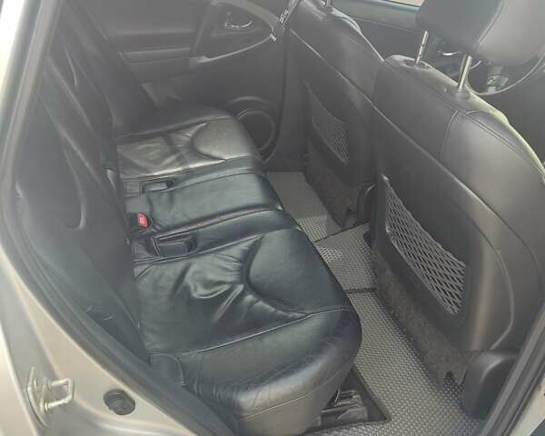 Серый Тойота РАВ 4, объемом двигателя 2 л и пробегом 424 тыс. км за 9000 $, фото 10 на Automoto.ua