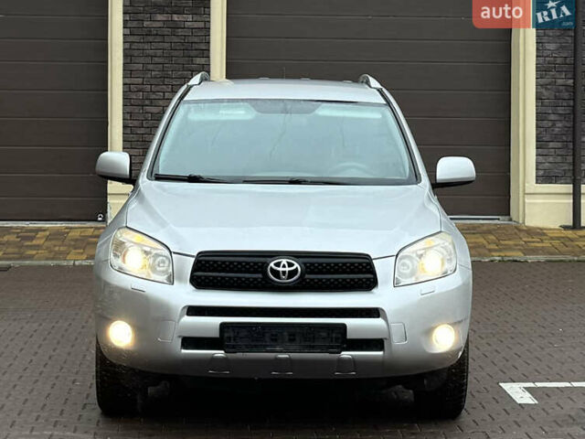 Серый Тойота РАВ 4, объемом двигателя 2 л и пробегом 185 тыс. км за 9600 $, фото 6 на Automoto.ua