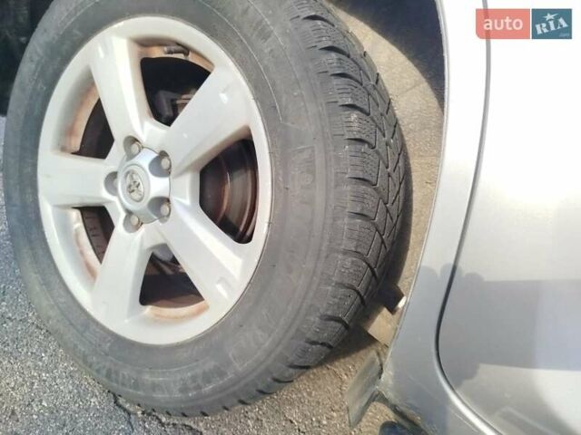 Сірий Тойота РАВ 4, об'ємом двигуна 2 л та пробігом 196 тис. км за 9100 $, фото 25 на Automoto.ua