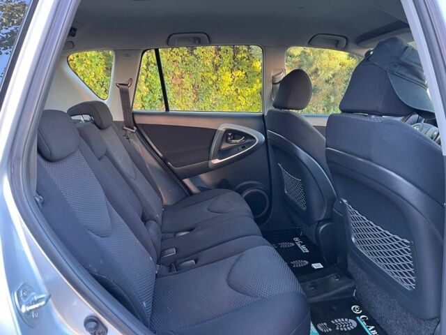 Сірий Тойота РАВ 4, об'ємом двигуна 2 л та пробігом 145 тис. км за 10500 $, фото 11 на Automoto.ua