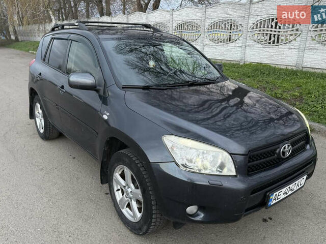 Серый Тойота РАВ 4, объемом двигателя 2.2 л и пробегом 333 тыс. км за 8000 $, фото 4 на Automoto.ua