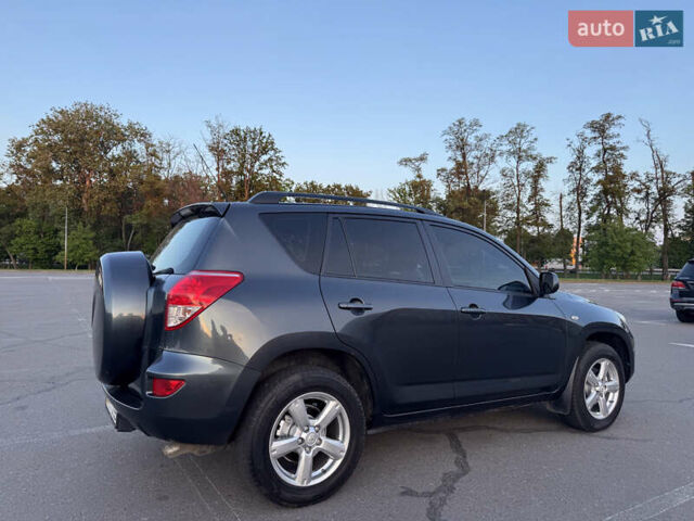 Серый Тойота РАВ 4, объемом двигателя 2 л и пробегом 260 тыс. км за 8700 $, фото 7 на Automoto.ua
