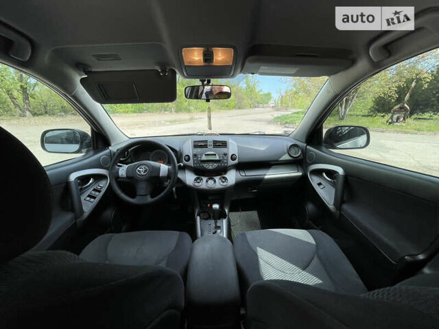 Серый Тойота РАВ 4, объемом двигателя 2 л и пробегом 217 тыс. км за 8999 $, фото 12 на Automoto.ua