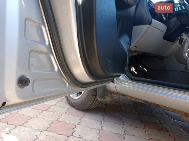 Серый Тойота РАВ 4, объемом двигателя 2.4 л и пробегом 210 тыс. км за 9500 $, фото 13 на Automoto.ua