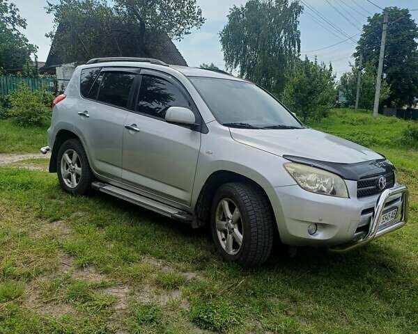 Серый Тойота РАВ 4, объемом двигателя 2 л и пробегом 162 тыс. км за 9900 $, фото 1 на Automoto.ua