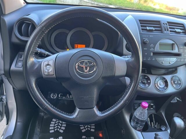 Сірий Тойота РАВ 4, об'ємом двигуна 2 л та пробігом 145 тис. км за 10500 $, фото 17 на Automoto.ua