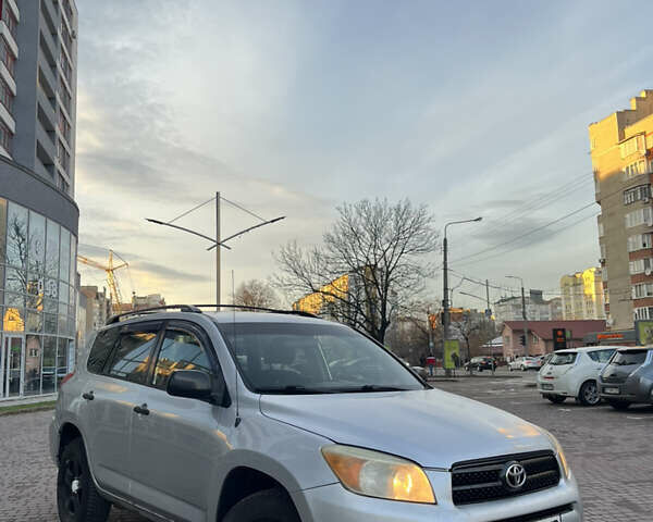 Серый Тойота РАВ 4, объемом двигателя 2.36 л и пробегом 213 тыс. км за 6400 $, фото 3 на Automoto.ua