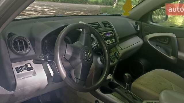 Серый Тойота РАВ 4, объемом двигателя 2.36 л и пробегом 213 тыс. км за 8500 $, фото 16 на Automoto.ua