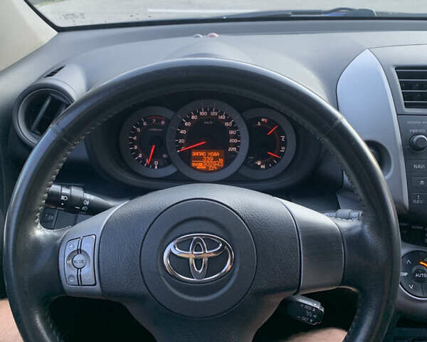 Серый Тойота РАВ 4, объемом двигателя 2 л и пробегом 302 тыс. км за 10450 $, фото 23 на Automoto.ua