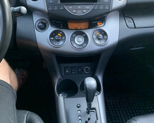 Серый Тойота РАВ 4, объемом двигателя 2 л и пробегом 302 тыс. км за 10450 $, фото 21 на Automoto.ua