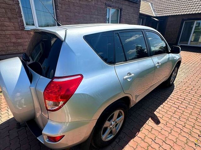 Сірий Тойота РАВ 4, об'ємом двигуна 2 л та пробігом 149 тис. км за 9370 $, фото 2 на Automoto.ua