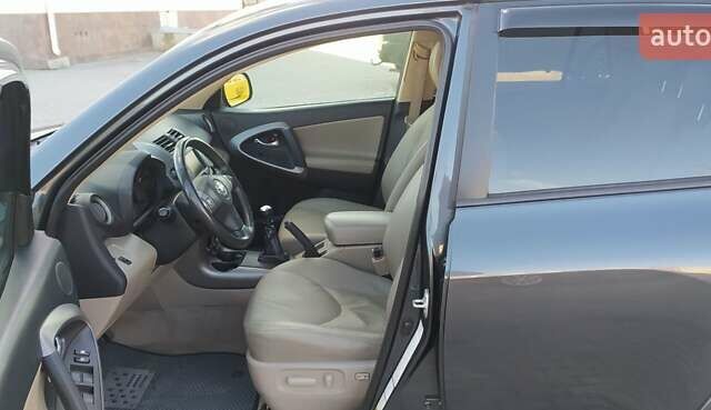 Серый Тойота РАВ 4, объемом двигателя 2.2 л и пробегом 255 тыс. км за 11500 $, фото 17 на Automoto.ua