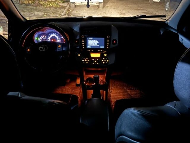 Сірий Тойота РАВ 4, об'ємом двигуна 2.2 л та пробігом 237 тис. км за 4900 $, фото 12 на Automoto.ua