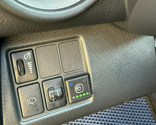 Серый Тойота РАВ 4, объемом двигателя 2 л и пробегом 149 тыс. км за 9500 $, фото 13 на Automoto.ua