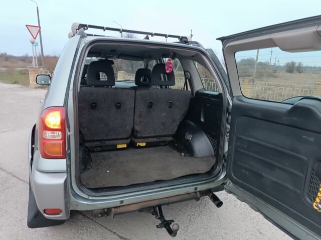 Серый Тойота РАВ 4, объемом двигателя 2 л и пробегом 260 тыс. км за 4250 $, фото 11 на Automoto.ua