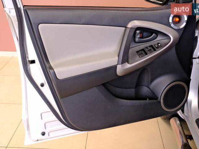 Сірий Тойота РАВ 4, об'ємом двигуна 2.36 л та пробігом 164 тис. км за 9900 $, фото 23 на Automoto.ua