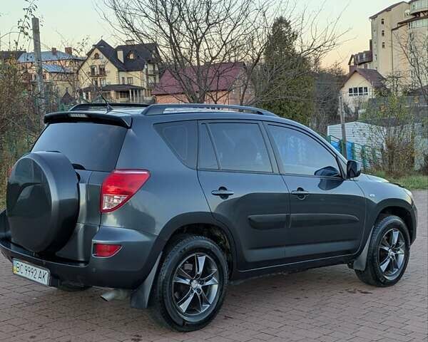 Сірий Тойота РАВ 4, об'ємом двигуна 2 л та пробігом 234 тис. км за 7950 $, фото 4 на Automoto.ua