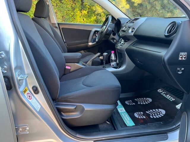 Сірий Тойота РАВ 4, об'ємом двигуна 2 л та пробігом 145 тис. км за 10500 $, фото 7 на Automoto.ua