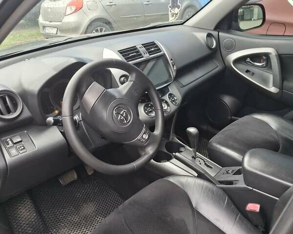 Серый Тойота РАВ 4, объемом двигателя 2 л и пробегом 225 тыс. км за 8500 $, фото 9 на Automoto.ua