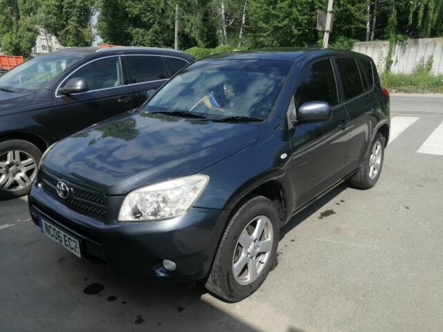 Серый Тойота РАВ 4, объемом двигателя 2 л и пробегом 240 тыс. км за 4500 $, фото 3 на Automoto.ua