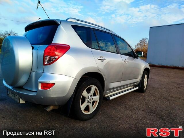 Серый Тойота РАВ 4, объемом двигателя 2 л и пробегом 196 тыс. км за 9100 $, фото 1 на Automoto.ua