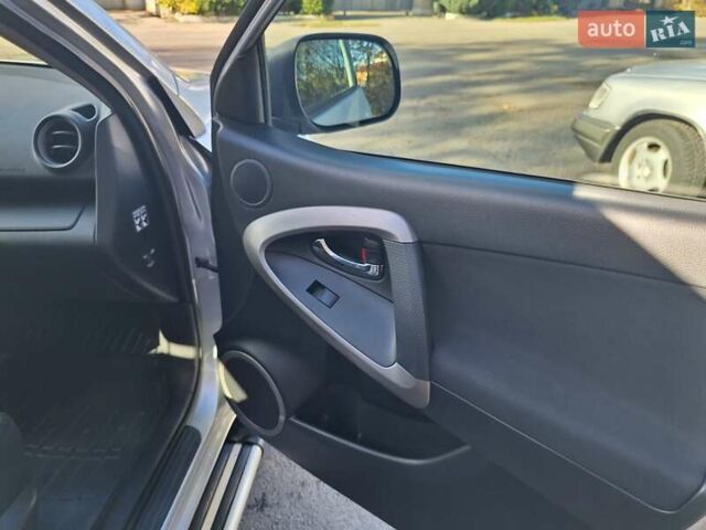 Серый Тойота РАВ 4, объемом двигателя 2 л и пробегом 146 тыс. км за 10600 $, фото 11 на Automoto.ua