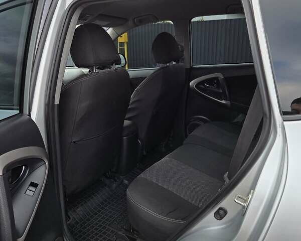 Сірий Тойота РАВ 4, об'ємом двигуна 2.23 л та пробігом 312 тис. км за 8000 $, фото 7 на Automoto.ua