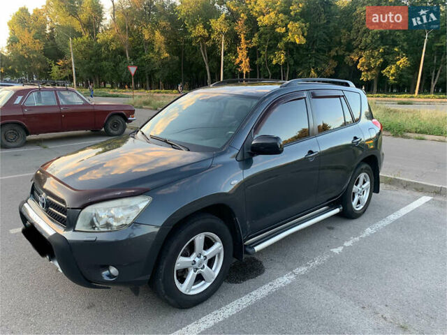 Серый Тойота РАВ 4, объемом двигателя 2 л и пробегом 302 тыс. км за 10450 $, фото 2 на Automoto.ua