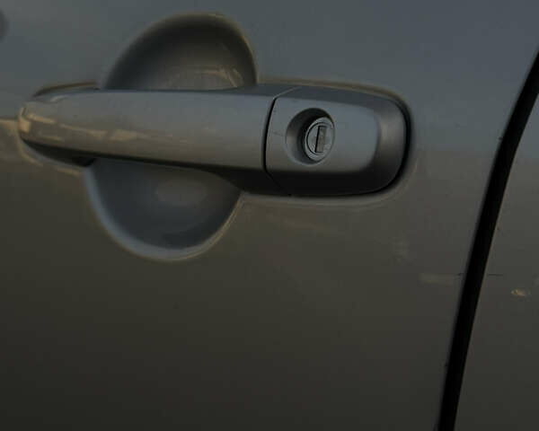 Сірий Тойота РАВ 4, об'ємом двигуна 2 л та пробігом 238 тис. км за 9999 $, фото 44 на Automoto.ua