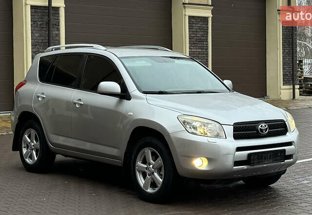 Серый Тойота РАВ 4, объемом двигателя 2 л и пробегом 185 тыс. км за 9600 $, фото 7 на Automoto.ua