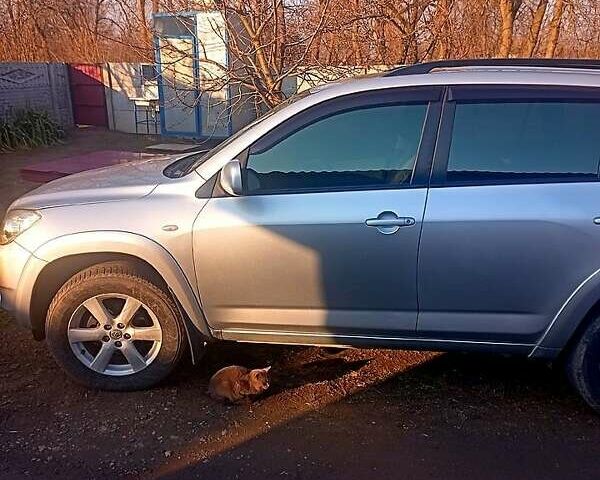 Серый Тойота РАВ 4, объемом двигателя 2.4 л и пробегом 270 тыс. км за 8400 $, фото 4 на Automoto.ua