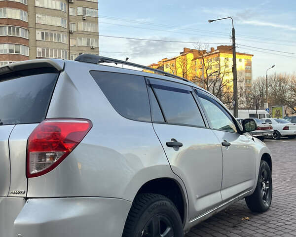 Серый Тойота РАВ 4, объемом двигателя 2.36 л и пробегом 213 тыс. км за 6400 $, фото 6 на Automoto.ua