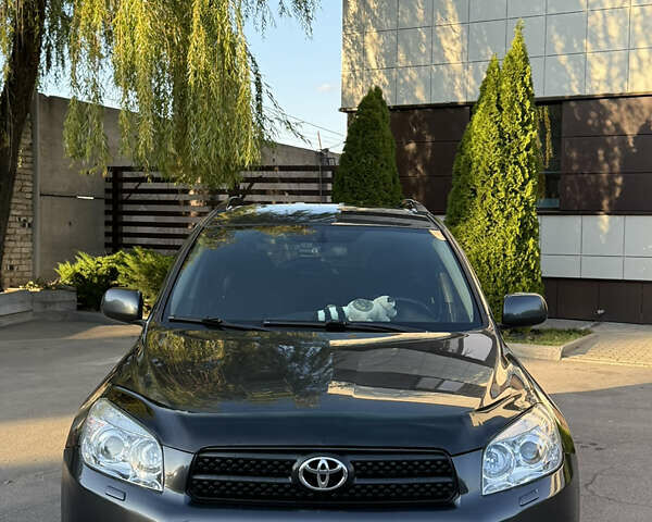 Серый Тойота РАВ 4, объемом двигателя 2 л и пробегом 149 тыс. км за 9500 $, фото 3 на Automoto.ua