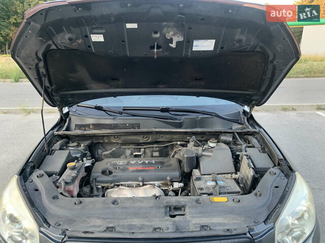 Серый Тойота РАВ 4, объемом двигателя 2 л и пробегом 302 тыс. км за 10450 $, фото 28 на Automoto.ua