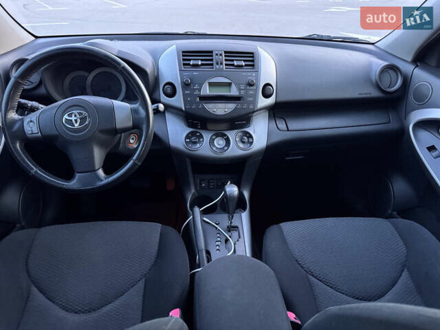 Сірий Тойота РАВ 4, об'ємом двигуна 2 л та пробігом 260 тис. км за 8700 $, фото 12 на Automoto.ua