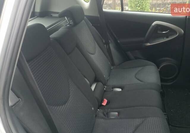 Сірий Тойота РАВ 4, об'ємом двигуна 2.2 л та пробігом 259 тис. км за 8950 $, фото 5 на Automoto.ua