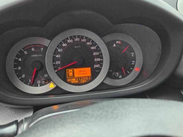 Сірий Тойота РАВ 4, об'ємом двигуна 2.2 л та пробігом 312 тис. км за 8000 $, фото 6 на Automoto.ua