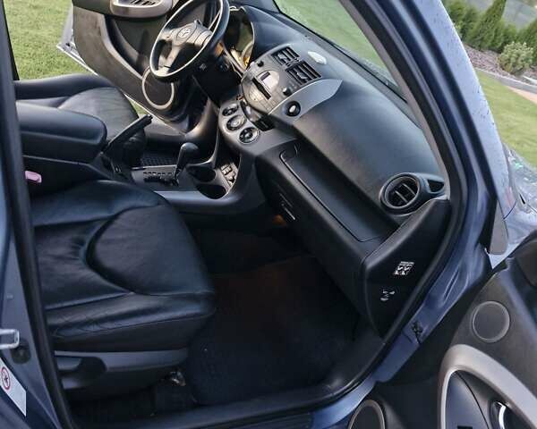 Сірий Тойота РАВ 4, об'ємом двигуна 2 л та пробігом 190 тис. км за 8999 $, фото 18 на Automoto.ua