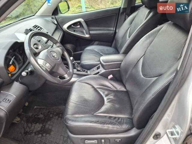 Сірий Тойота РАВ 4, об'ємом двигуна 2.23 л та пробігом 204 тис. км за 9400 $, фото 14 на Automoto.ua