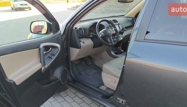 Серый Тойота РАВ 4, объемом двигателя 2.2 л и пробегом 255 тыс. км за 11500 $, фото 15 на Automoto.ua