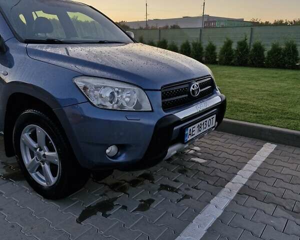 Сірий Тойота РАВ 4, об'ємом двигуна 2 л та пробігом 190 тис. км за 8999 $, фото 4 на Automoto.ua