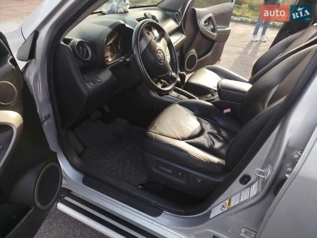 Сірий Тойота РАВ 4, об'ємом двигуна 2 л та пробігом 196 тис. км за 9100 $, фото 15 на Automoto.ua